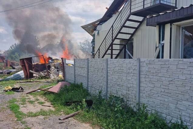 Россияне обстреляли Харьков: возник пожар гражданского здания, есть погибший, среди раненых – младенец