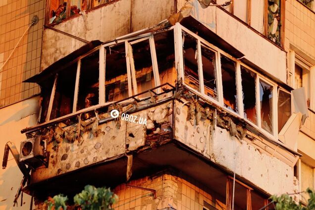 Россияне атаковали Киев ракетами: сработала ПВО, обломки упали на жилой дом. Фото и видео