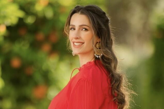 Королівська сім'я показала офіційні портрети вагітної принцеси Йорданії Раджви