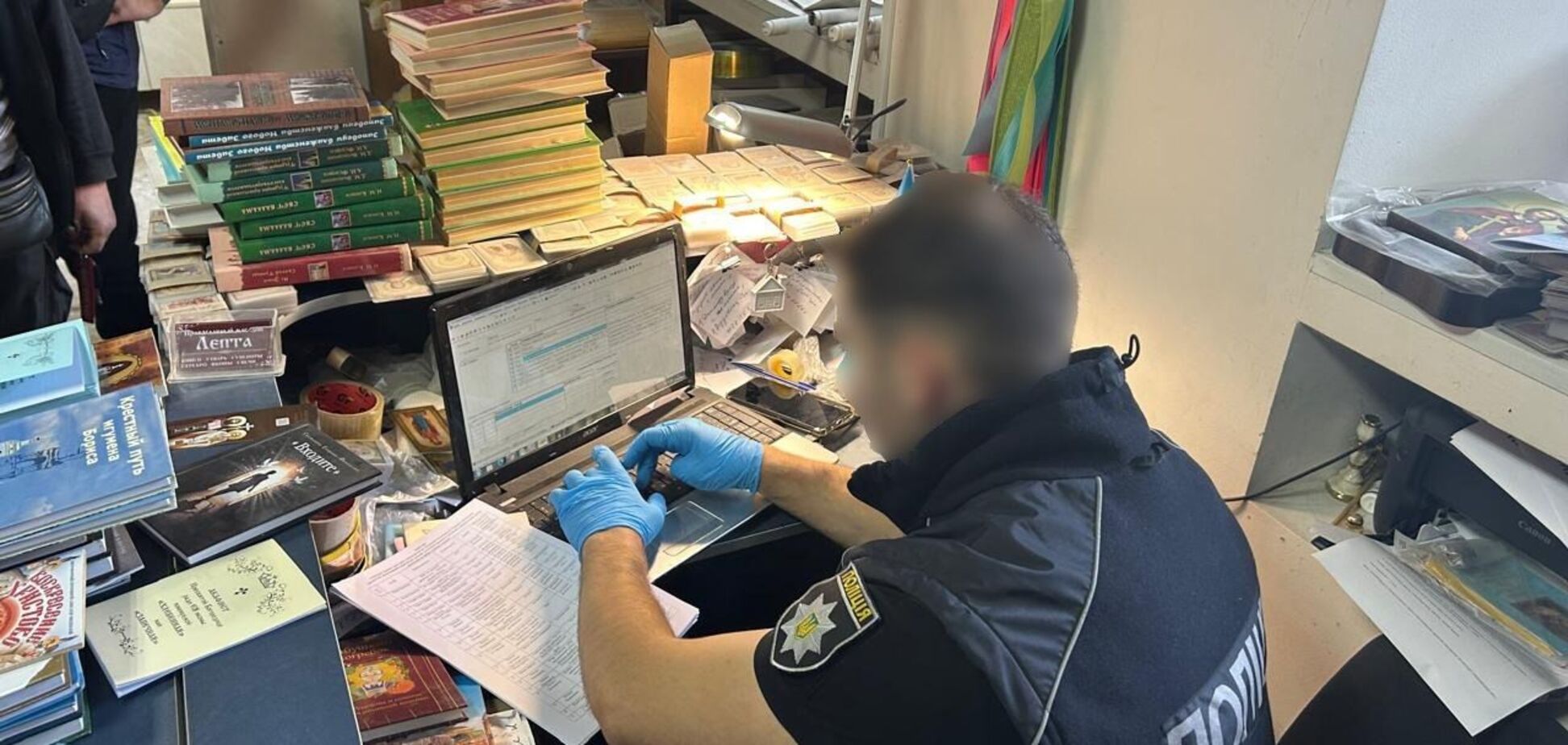 СБУ заблокувала канал поширення антиукраїнської літератури через мережу церковних лавок УПЦ МП. Фото