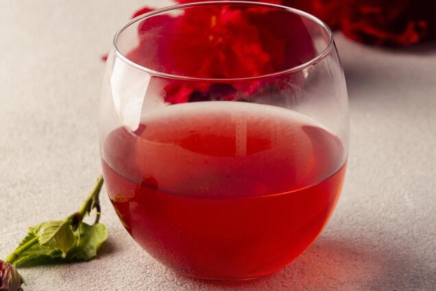 Домашня трояндова наливка: алкогольна перлина Галичини