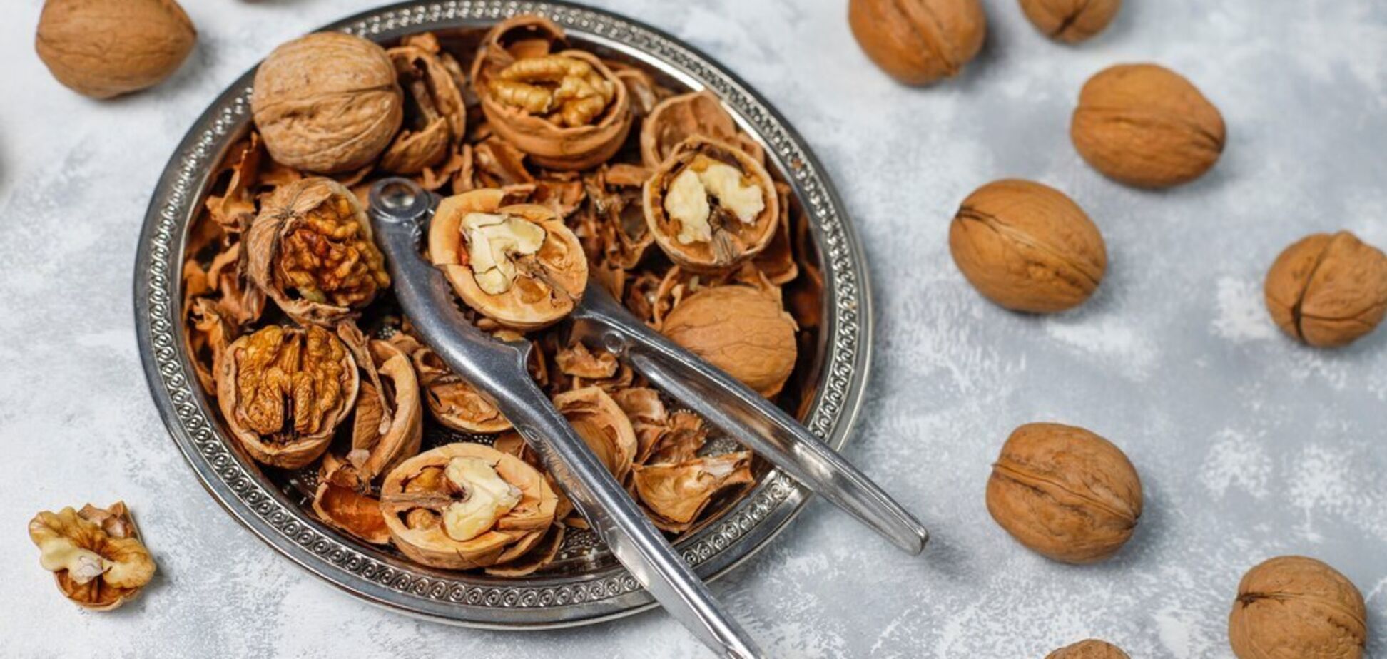Волоські горіхи для здоров'я: як вони допомагають кишківнику та серцю