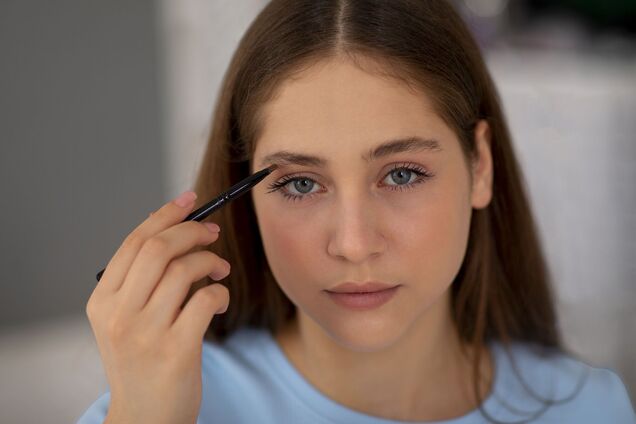 7 'губительных' ошибок с бровями прибавят вам возраст: все секреты правильного ухода