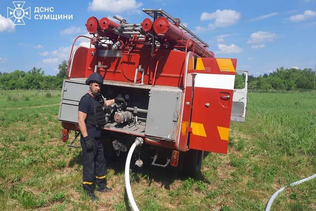 Машина Державної служби України з надзвичайних ситуацій на місці російської атаки