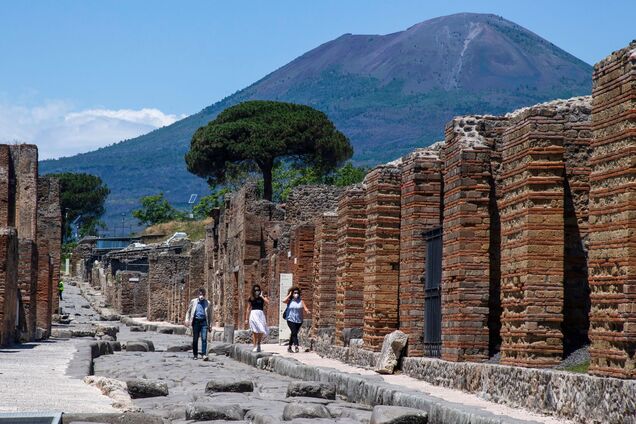 27-летнего туриста арестовали за то, что он написал свое имя маркером на стене древнеримского дома у Помпеев