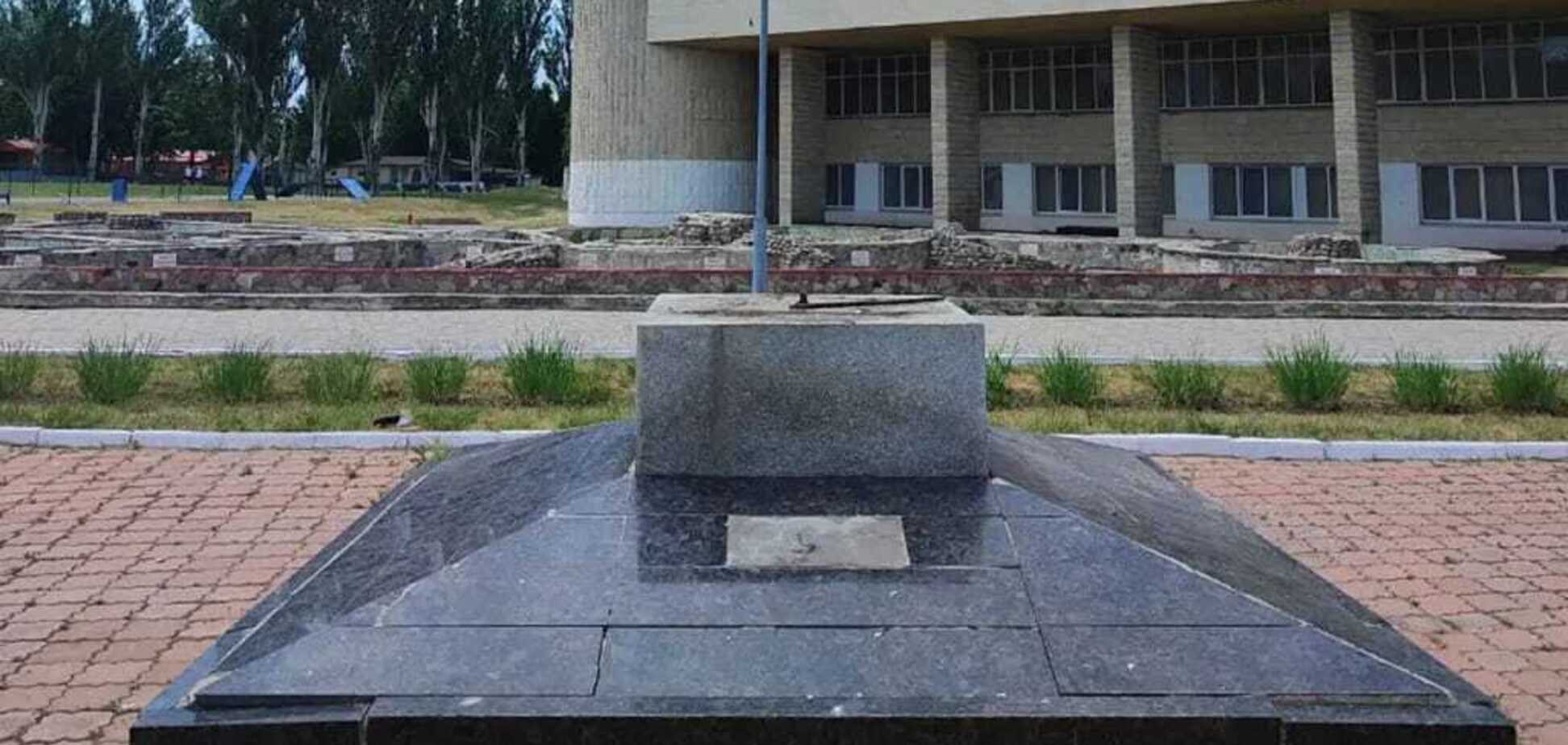 В Харькове был демонтирован памятник Ломоносову. Что говорят люди