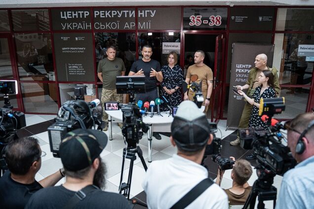 Міноборони у партнерстві з Victory Drones запустило проєкт з рекрутингу операторів БПЛА