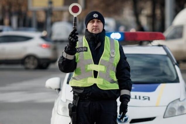 Як розібратися з жестами регулювальника, якщо світлофори не працюють: повне роз'яснення