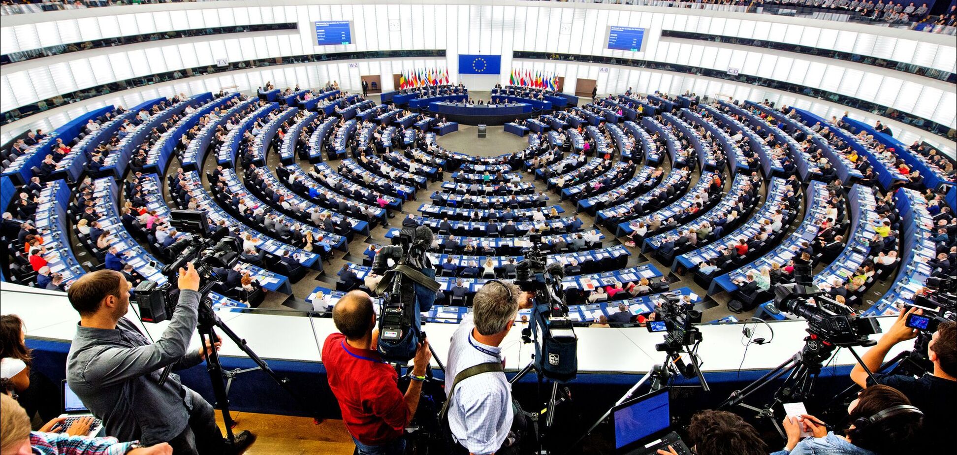 'Настав час рухатись уперед': 12 країн ЄС наполягають на початку переговорів про вступ України та Молдови у червні