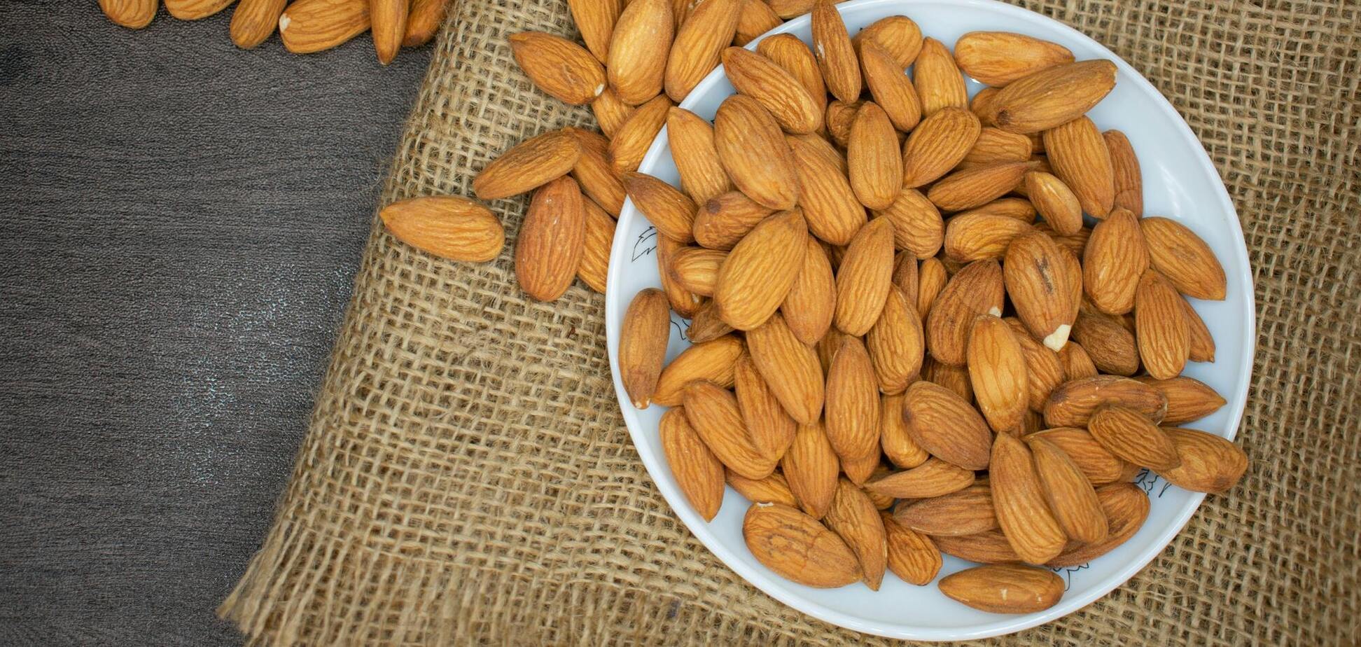 Запобігає старінню та покращує роботу мозку: 4 переваги зеленого мигдалю