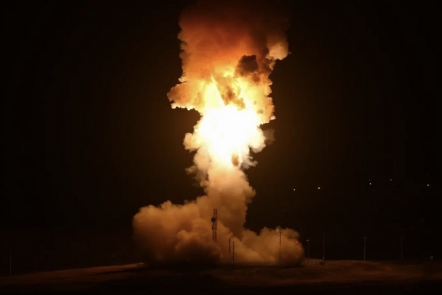 США випробували міжконтинентальну ракету Minuteman III: наразі без боєзаряду. Відео