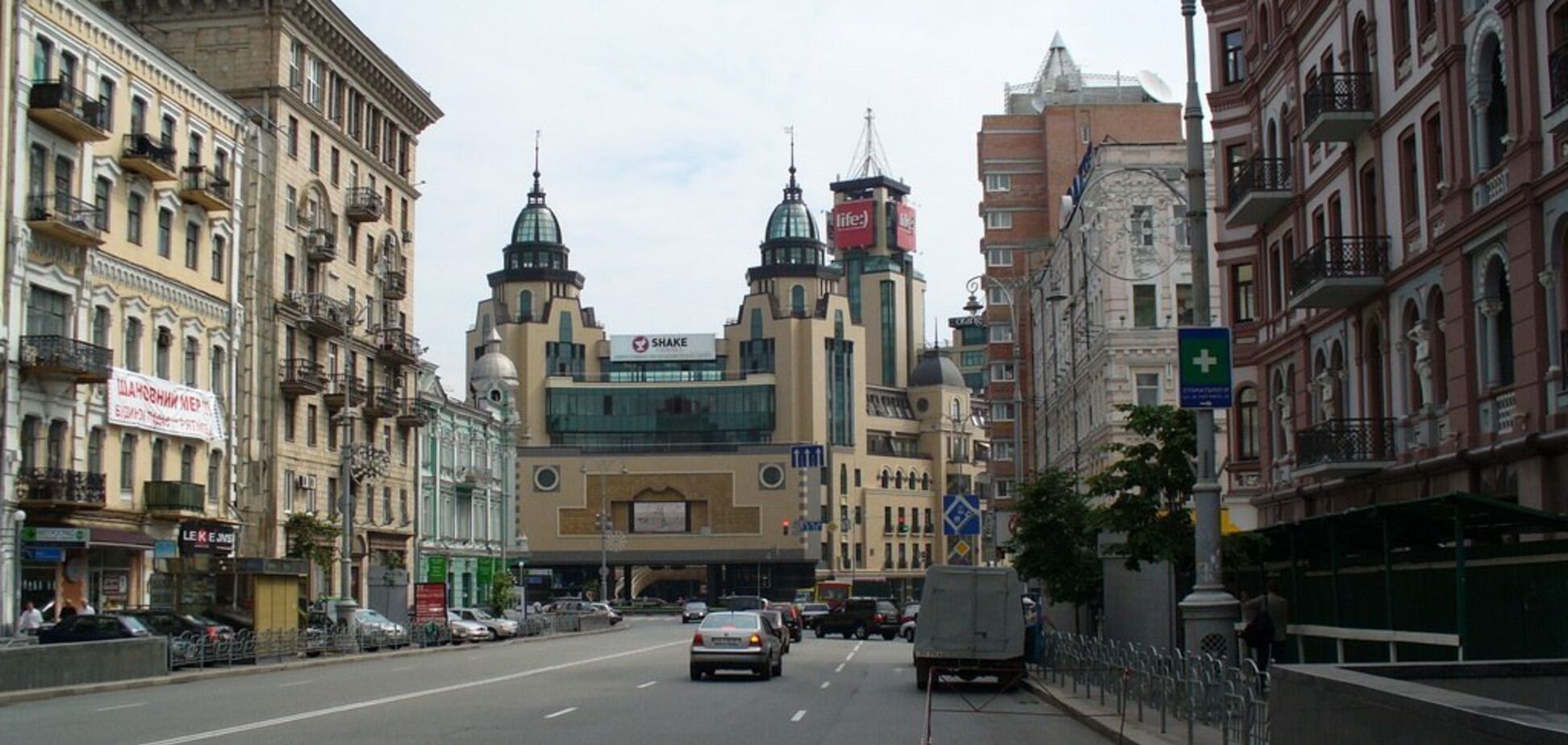 В Киеве произошло ДТП с опрокидыванием и возгоранием авто. Видео