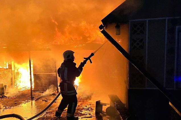 На Хмельнитчине в результате вражеской атаки возник пожар на инфраструктурном объекте