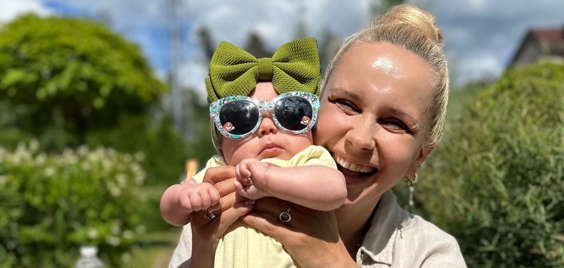 Двомісячна донька Лілі Ребрик у сонячних окулярах замилувала мережу. Фото