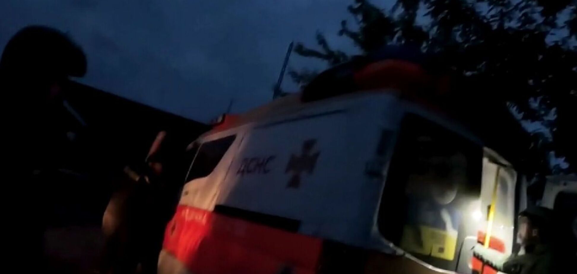 Тато загинув на місці, трирічний син, мама й бабуся були поранені: як рятували постраждалих від удару РФ по Донеччині. Відео