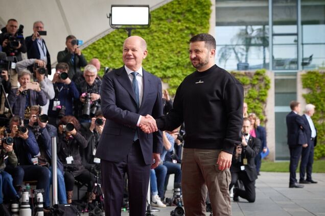 Рукопожатие канцлера ФРГ и президента Украины