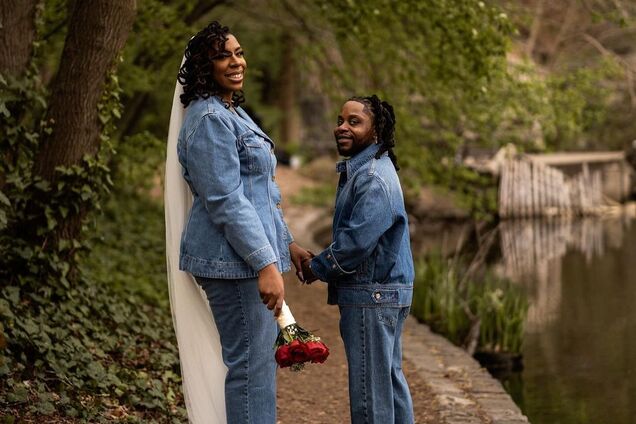 'Люди пялятся на нас': 29-летняя американка вышла замуж за мужчину, которого постоянно принимают за ее сына. Фото пары