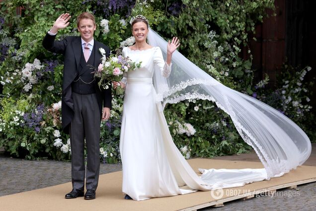 Ветер разгулялся не на шутку: появились первые кадры из королевской 'свадьбы года'