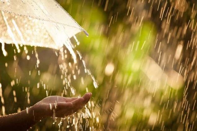 Украину в выходные накроют дожди и грозы: синоптики дали детальный прогноз. Карта