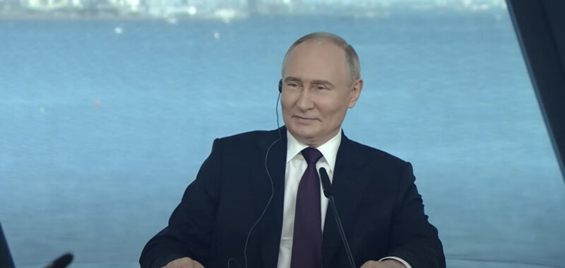 Диктатор Владимир Путин на ПМЭФ