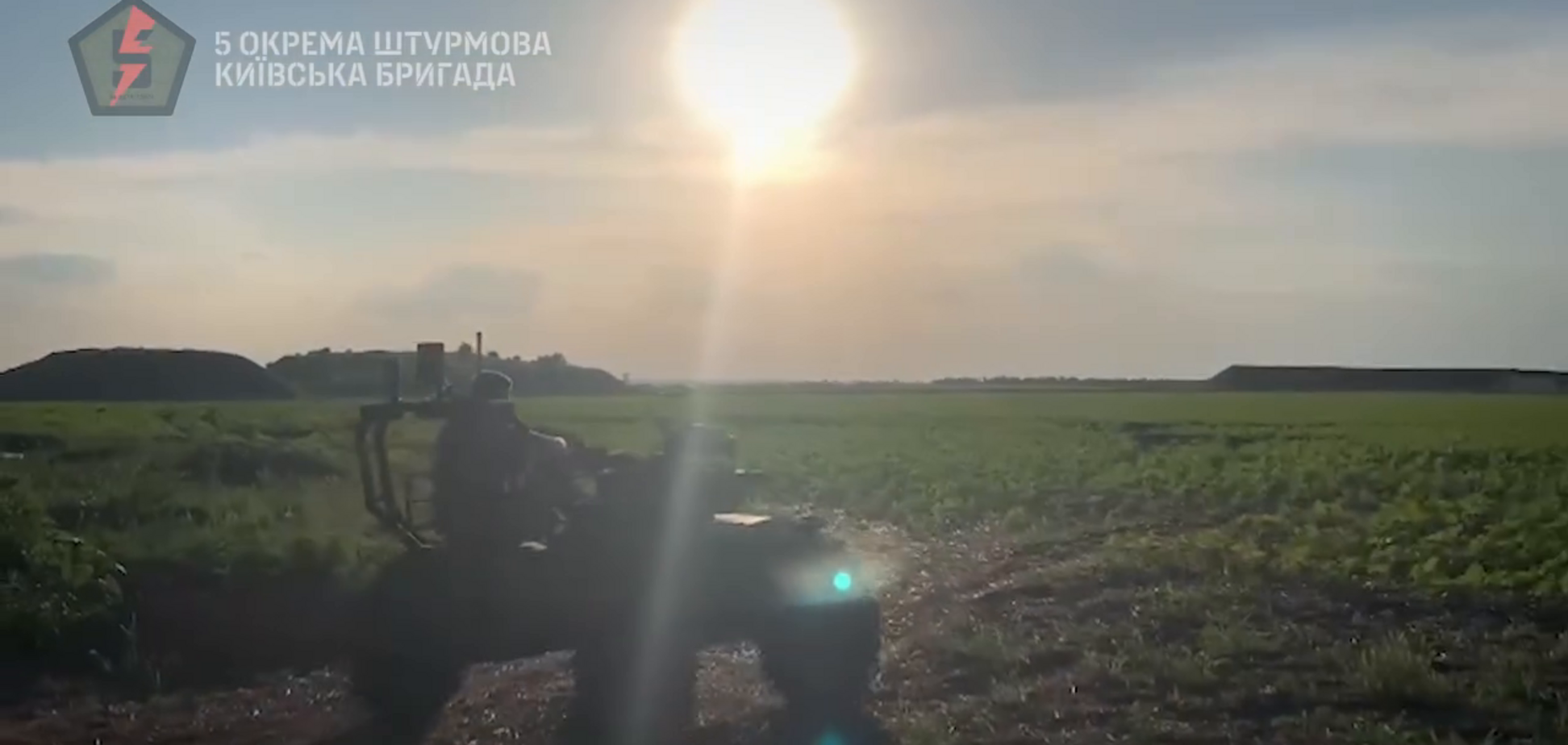 Применение боевого наземного дрона на фронте. Иллюстрация