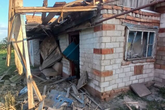 На Дніпропетровщині удари армії Росії пошкодили цивільні будівлі, є загиблий: фото наслідків