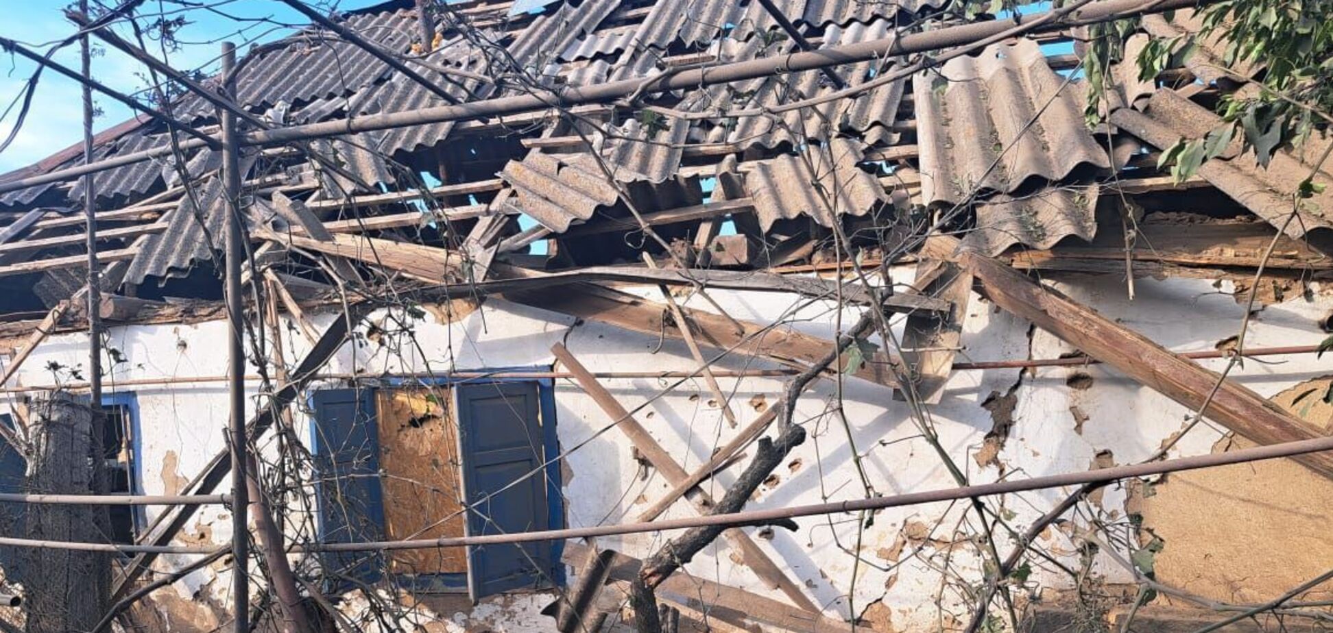 Россияне обстреляли Никопольщину из артиллерии и БПЛА: есть разрушения гражданского имущества. Фото
