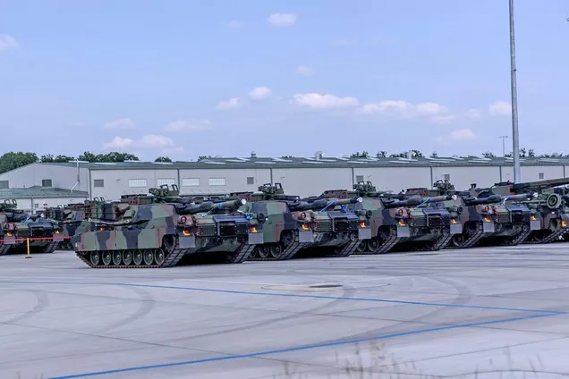США перекинули 14 танків Abrams на новий склад у Польщі: як це пов'язано з Україною. Фото
