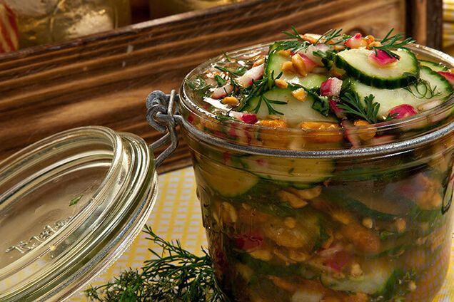 Бабушкин салат из огурцов на зиму: рецепт, о котором знают поколения
