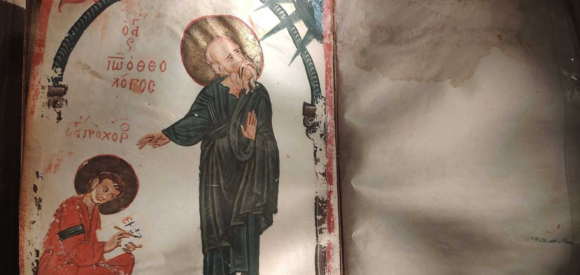 На Святой горе Афон обнаружили три неизвестных ранее экземпляра Острожской Библии. Фото