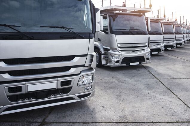 Польща обмежила пропуск українських вантажівок