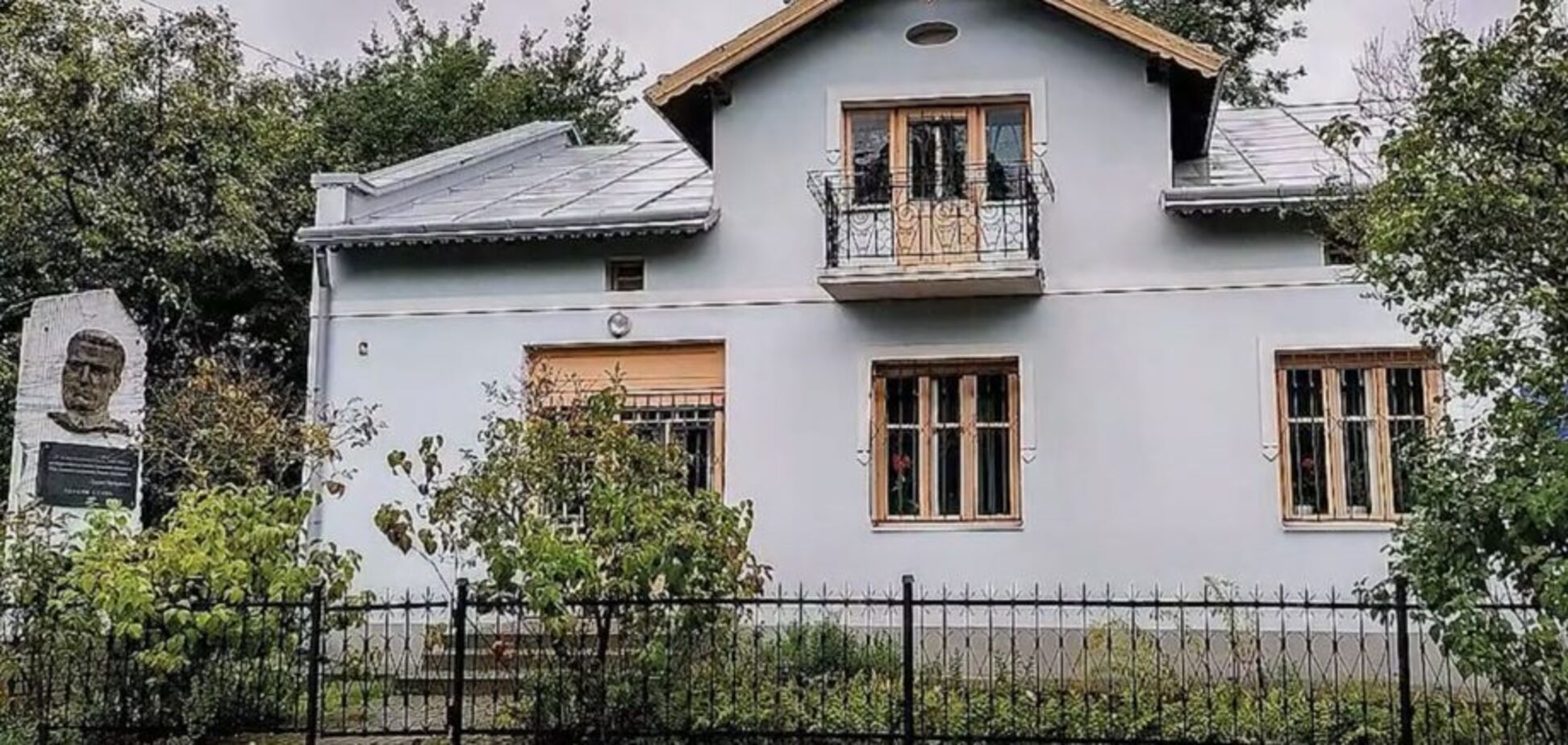 Порошенко: вже б могли відкрити відбудований музей Шухевича, але там досі лише обгорілий фундамент