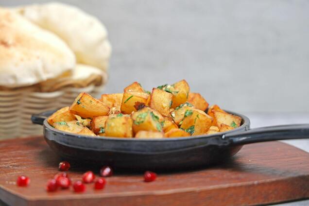 Самый вкусный печеный картофель: легкий рецепт вкусного гарнира для ужина