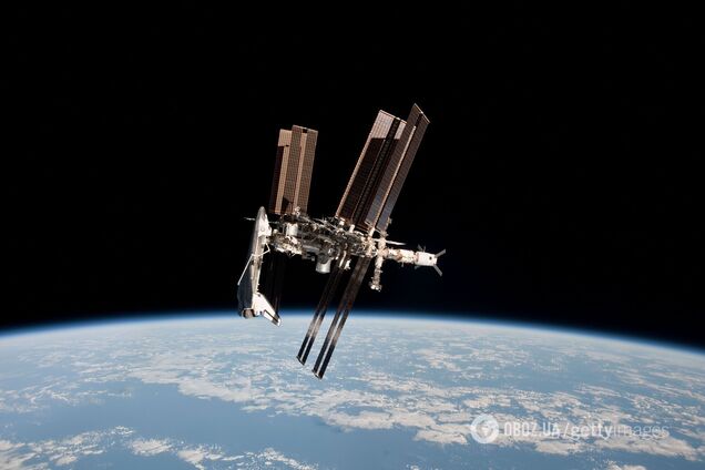 Розвалився на понад 100 частин: астронавти МКС були змушені годину сидіти в укритті через російський супутник. Що відомо про Ресурс-П1