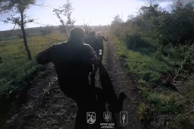 'Были обречены погибнуть': бойцы бригады 'Рубеж' взяли в плен несколько десятков оккупантов. Видео