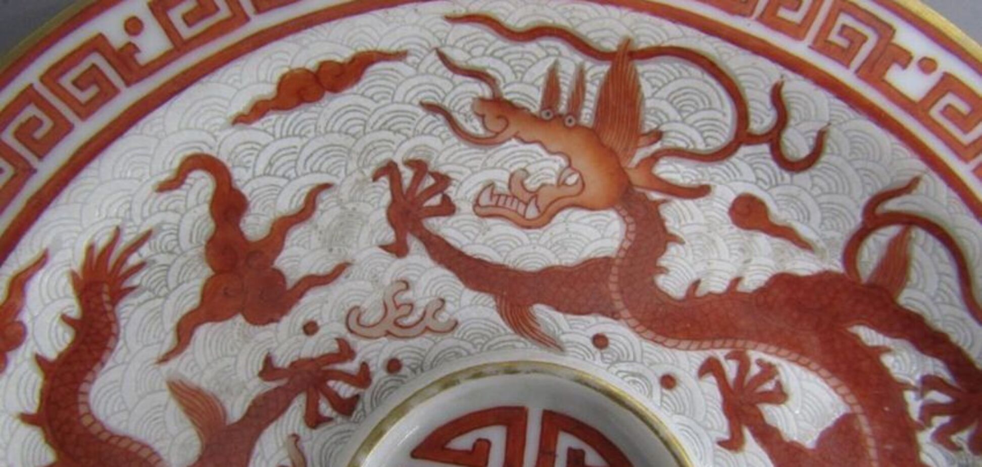 Фарфор удалось продать дороже, чем представлялось