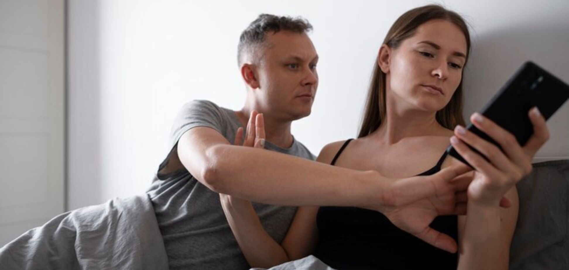 Вчені знайшли нову причину, чому люди зраджують своїх партнерів