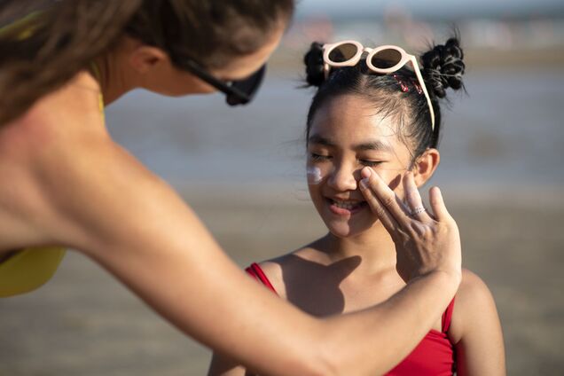 Как быстро и без криков нанести солнцезащиту на лицо ребенка: гениальный трюк