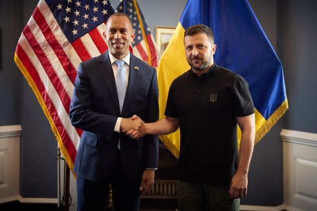 'Поблагодарил за сильные решения в поддержку Украины': Зеленский встретился с членами Конгресса США