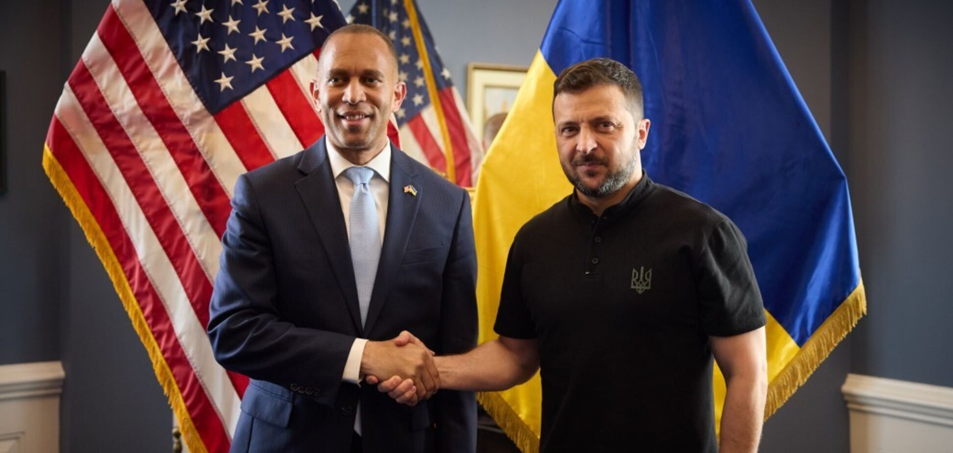 'Поблагодарил за сильные решения в поддержку Украины': Зеленский встретился с членами Конгресса США
