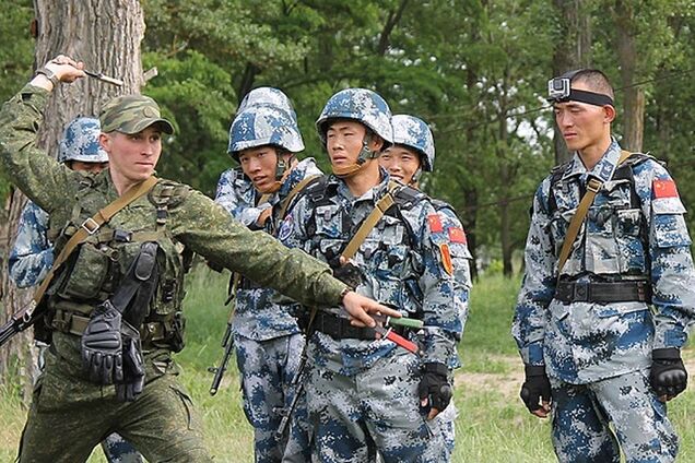 Китайські військові прибули на спільні антитерористичні навчання до Білорусі, де терорист №1 - це президент Лукашенко Китайські військові прибули на спільні антитерористичні навчання до Білорусі, де терорист №1 - це президент Лукашенко