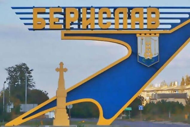 Окупанти вдарили по Бериславу з безпілотника, постраждала жінка: за її життя борються медики