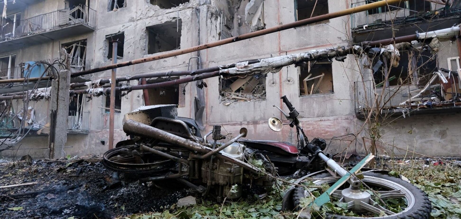 Оккупанты ударили по Мирнограду в Донецкой области: погиб 15-летний парень, ранены 13 человек. Фото и видео