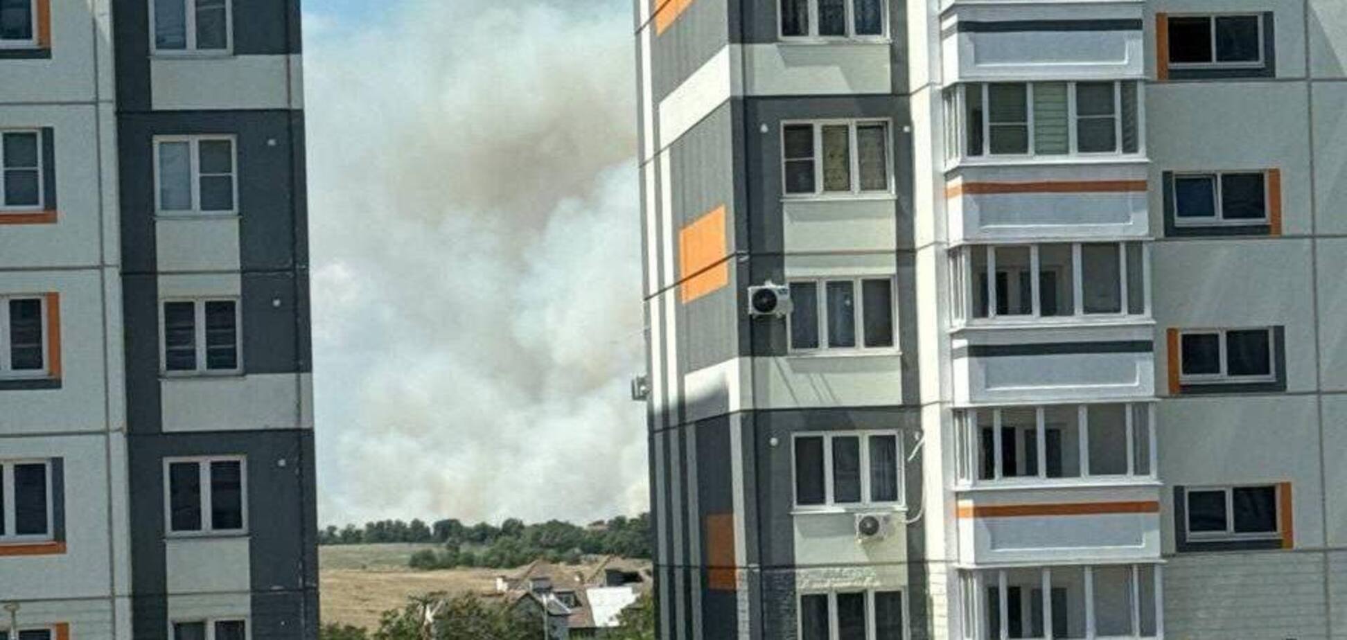 В оккупированном Мариуполе прогремели взрывы: говорят о прилете в районе аэропорта. Фото и видео