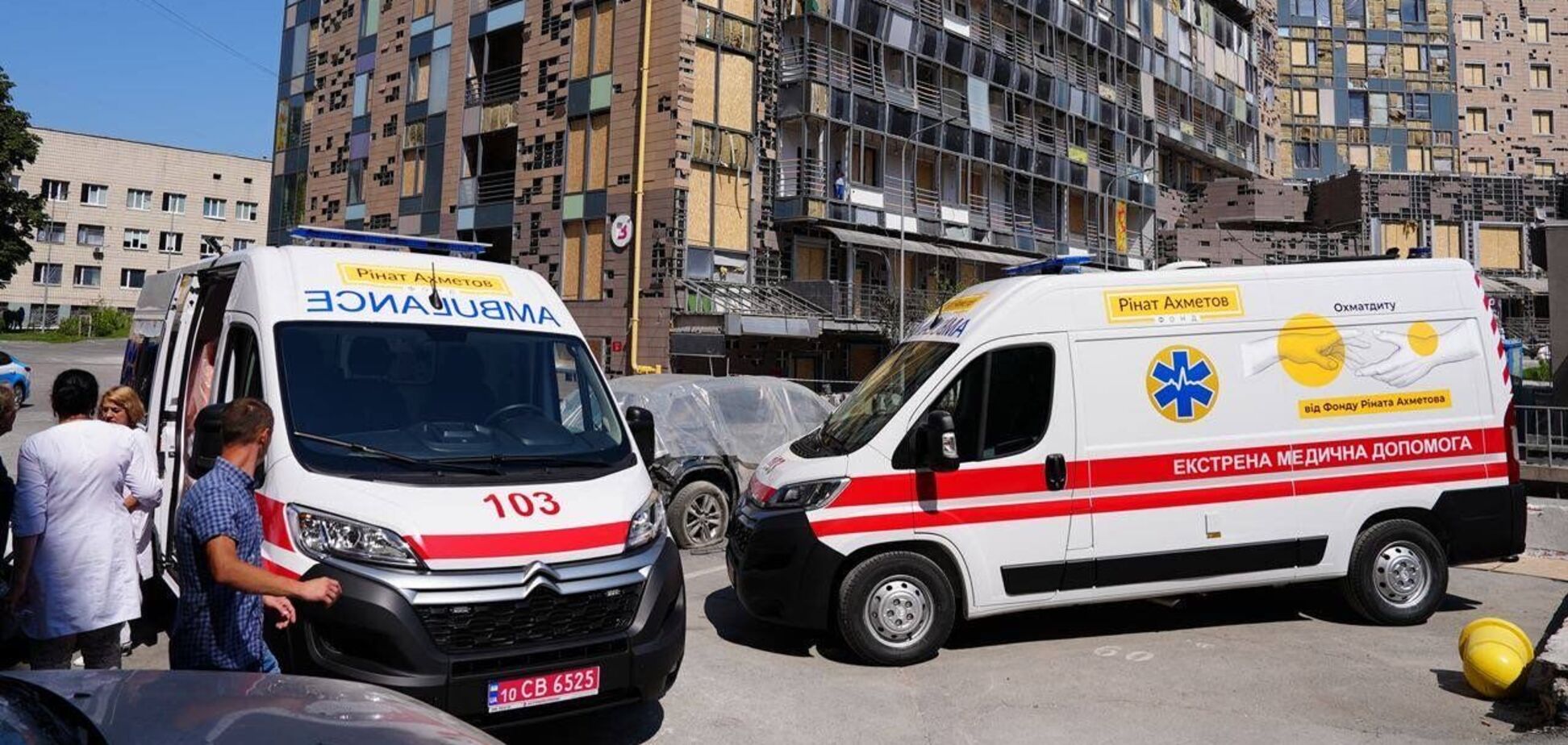 Лікарня 'Охматдит' отримала сучасні реанімобілі від Фонду Ріната Ахметова