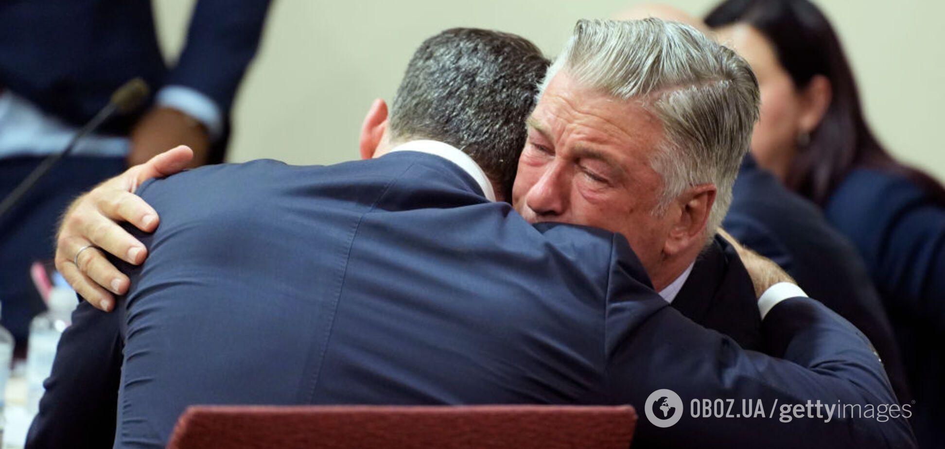 С Алека Болдуина сняли обвинения по делу об убийстве Галины Хатчинс: актер разрыдался в суде