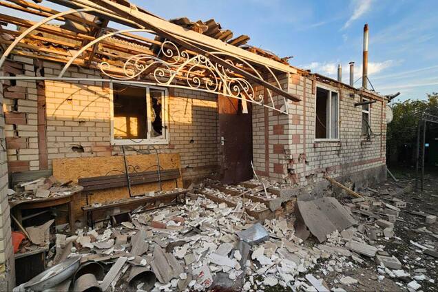 Россияне ударили по жилому сектору в Чернобаевке: девочке оторвало руку. Фото и видео