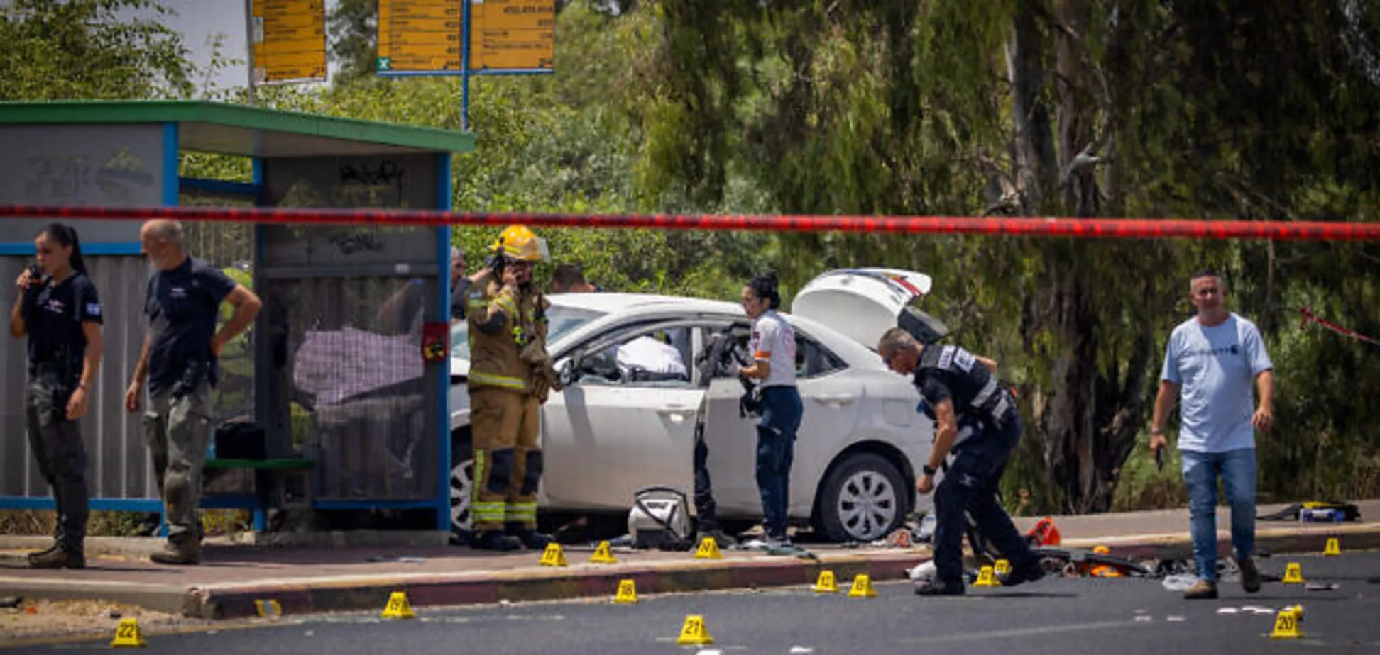 В Израиле террорист въехал в людей на остановке: есть раненые, нападавшего ликвидировали
