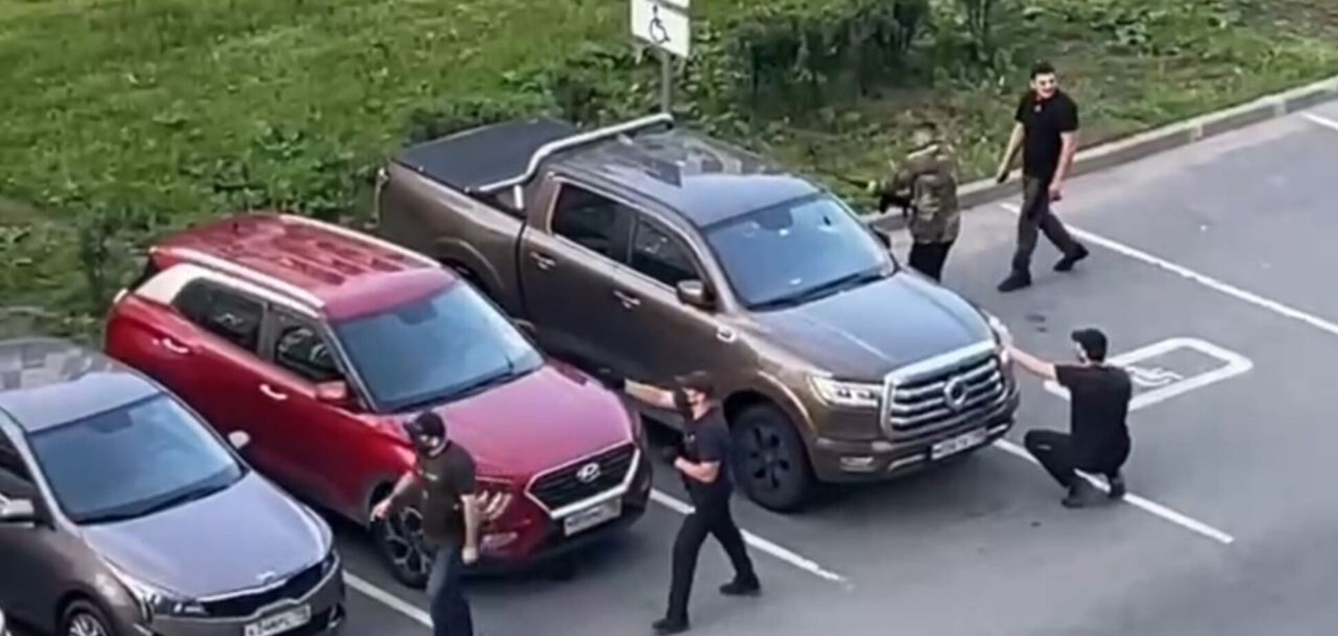 В Санкт-Петербурге произошла стрельба с участием 12 человек: полиция задержала нескольких из них. Видео