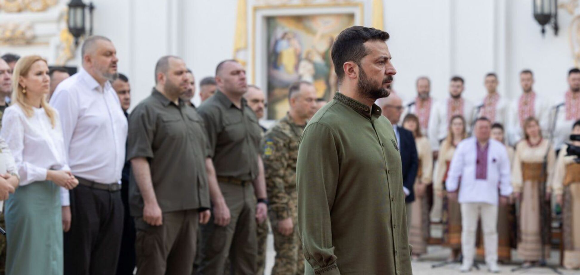 'Наша государственность – это каждый и каждая': Зеленский вручил награды украинским воинам и почтил память погибших. Видео